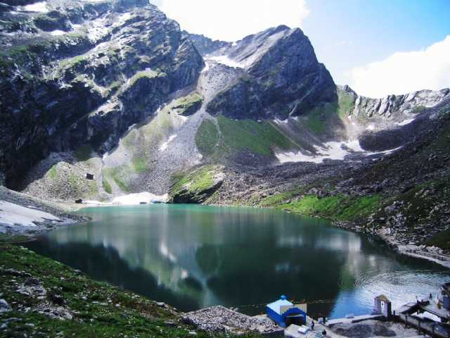 hemkund-sahib-lake