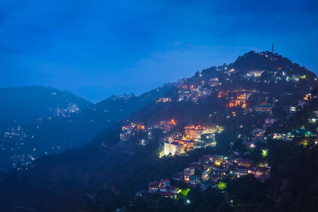 night-view-of-shimla-town-himachal-pradesh-india-P2NF5RX