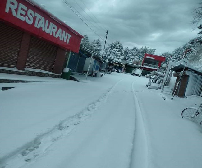 fresh-snow-fall-in-mussoorie-dhanaulti