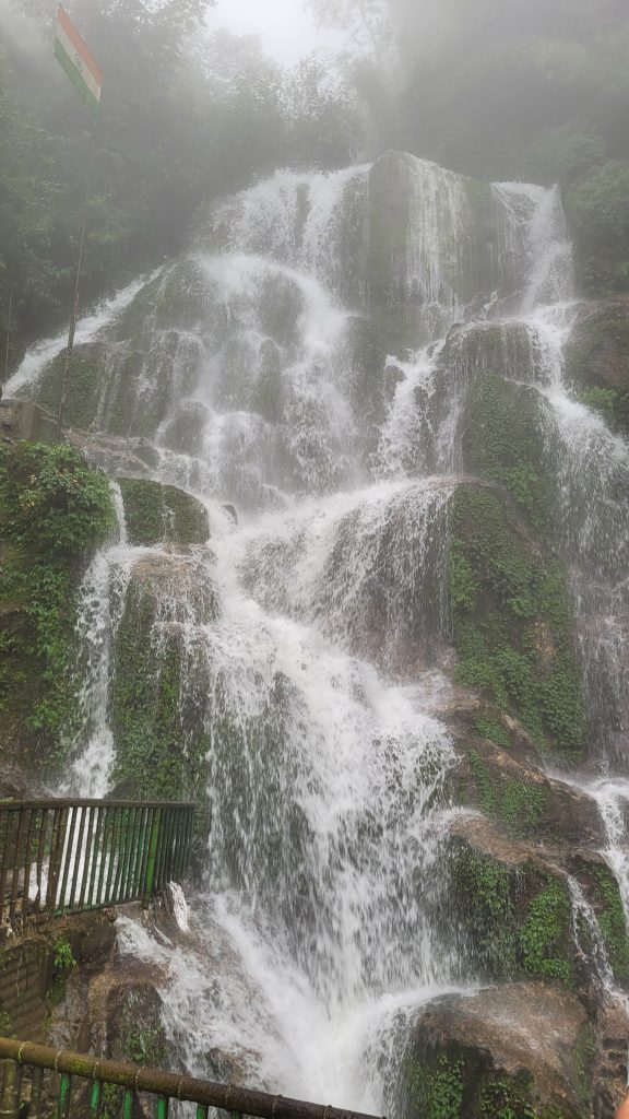 bhaktang-falls-gangtok