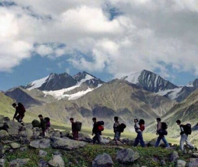 Brahmatal-Lake-A-Winter-Trek-in-Chamoli-District-Uttarakhand