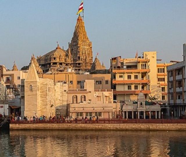 cropped-Dwarkadhish-Temple.jpg